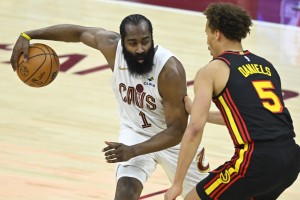 体育APP-首轮潜在对手？ESPN明日胜率预测：哈登单核骑士48.3% 老鹰51.7%